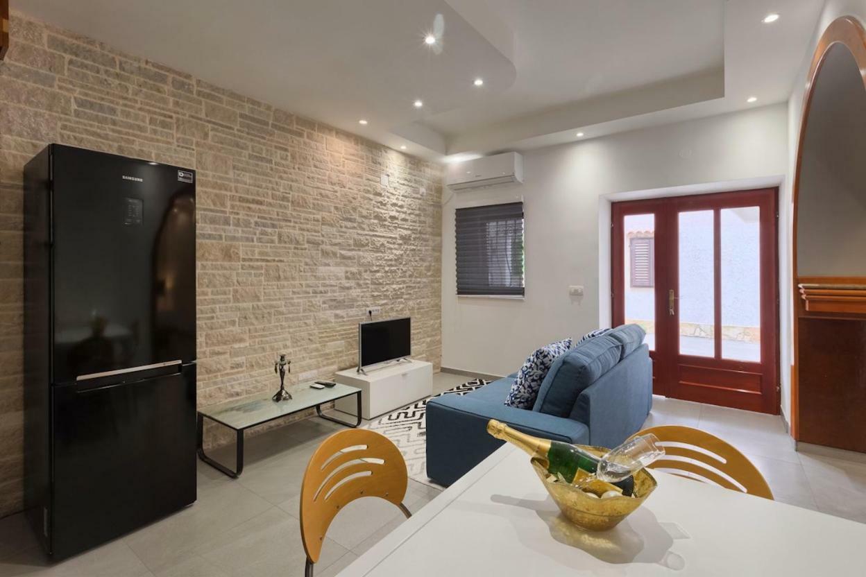 Apartman Marelux Premantura Esterno foto